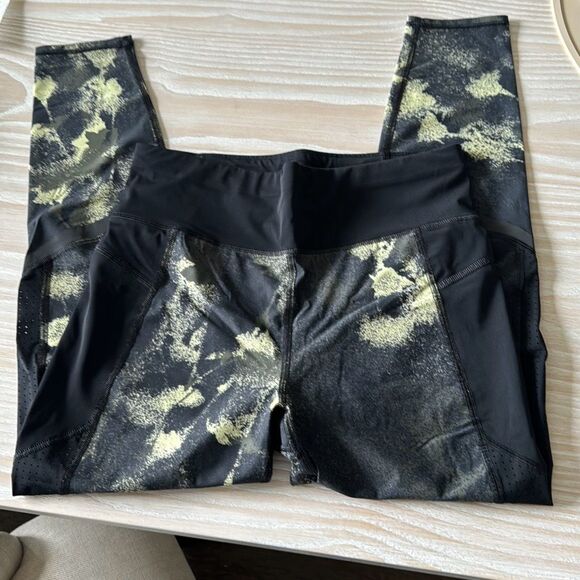 Zero Gravity High-Waisted Running Leggings In All Black Size Medium - Picture 9 of 11